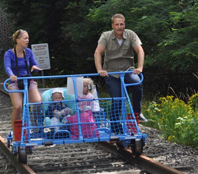 Le vélorail, un loisir pour toute la famille en Velay Le vélorail, un loisir pour toute la famille en Velay